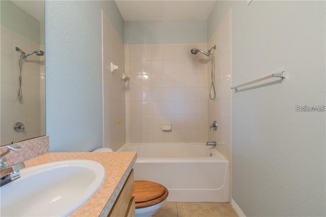 10203 COURTNEY PALMS BOULEVARD 201, Tampa, FL 33619