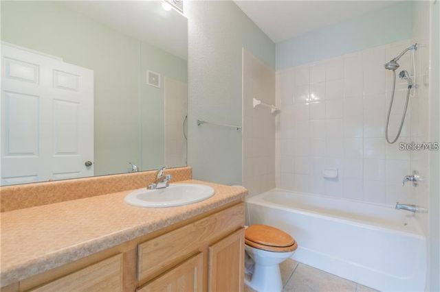 10203 COURTNEY PALMS BOULEVARD 201, Tampa, FL 33619