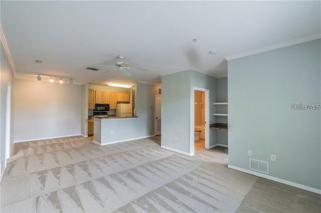 10203 COURTNEY PALMS BOULEVARD 201, Tampa, FL 33619