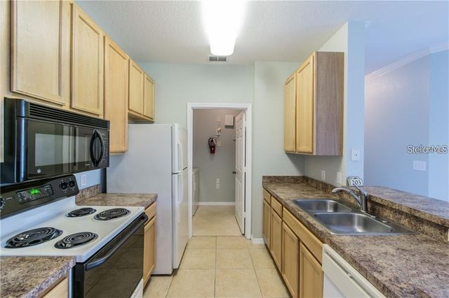 10203 COURTNEY PALMS BOULEVARD 201, Tampa, FL 33619