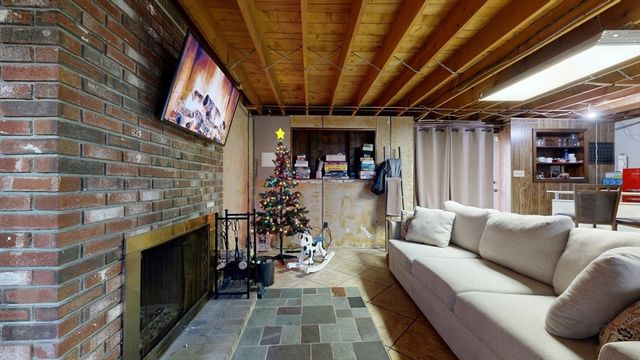 50 Cross St, Lakeville, MA 02347