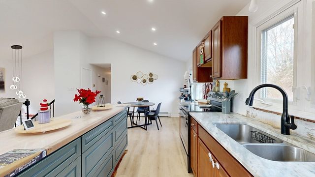 50 Cross St, Lakeville, MA 02347