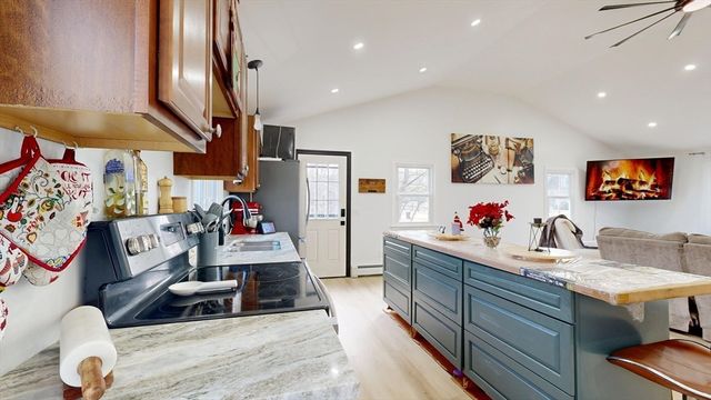 50 Cross St, Lakeville, MA 02347