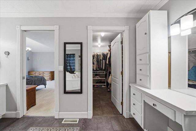 467 N 211 E, Valparaiso, IN 46383