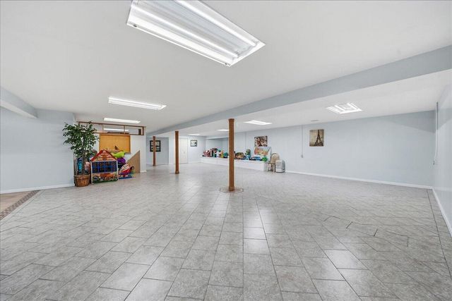 467 N 211 E, Valparaiso, IN 46383