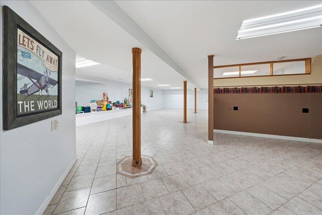 467 N 211 E, Valparaiso, IN 46383