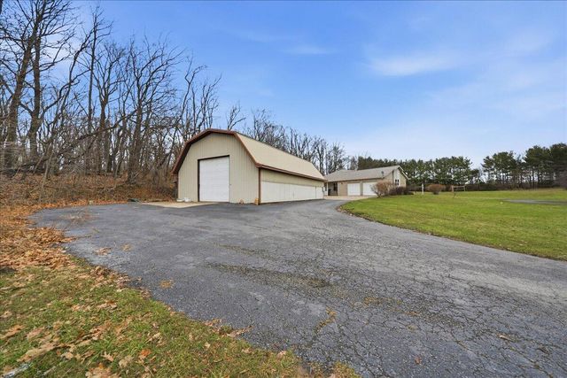 467 N 211 E, Valparaiso, IN 46383