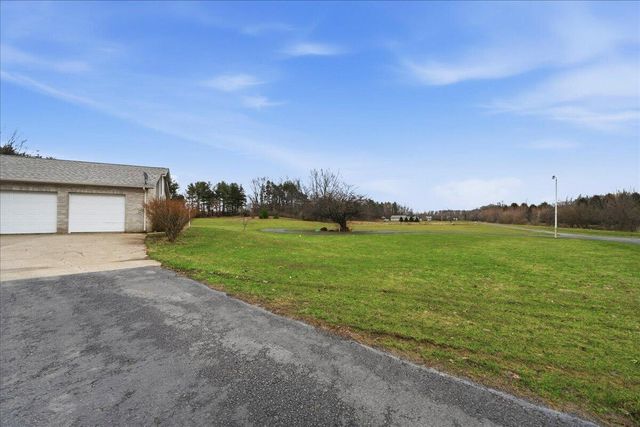 467 N 211 E, Valparaiso, IN 46383