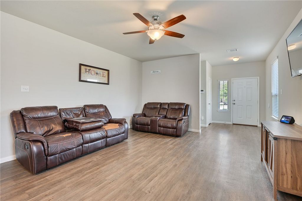4706 Los Pines Way, Bryan, TX 77807 — photo 2