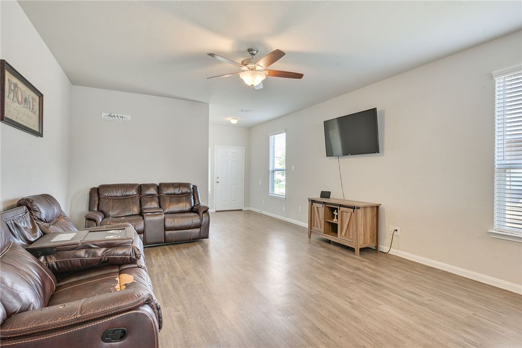 4706 Los Pines Way, Bryan, TX 77807 — photo 3