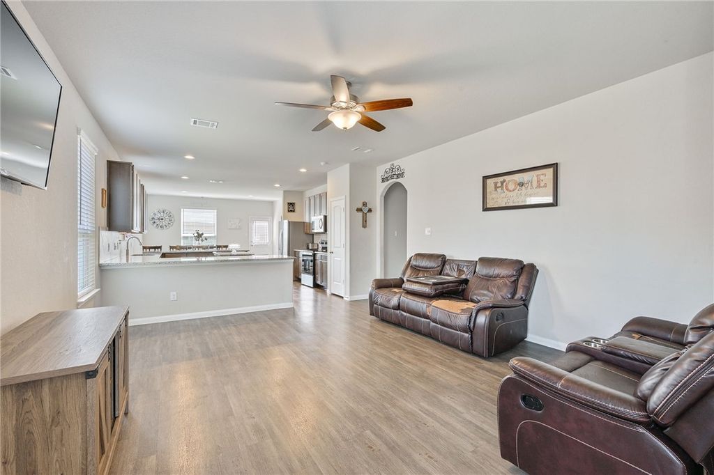 4706 Los Pines Way, Bryan, TX 77807 — photo 4