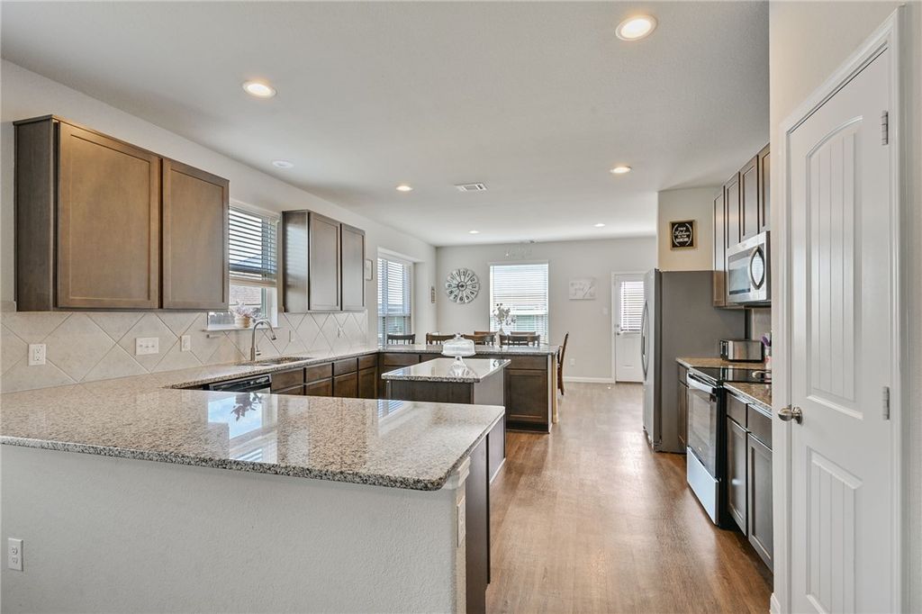 4706 Los Pines Way, Bryan, TX 77807 — photo 5