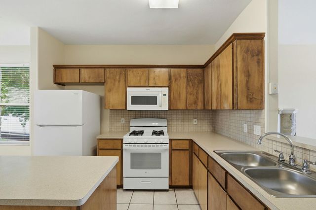 2215 Dry Creek DR 816, Round Rock, TX 78681