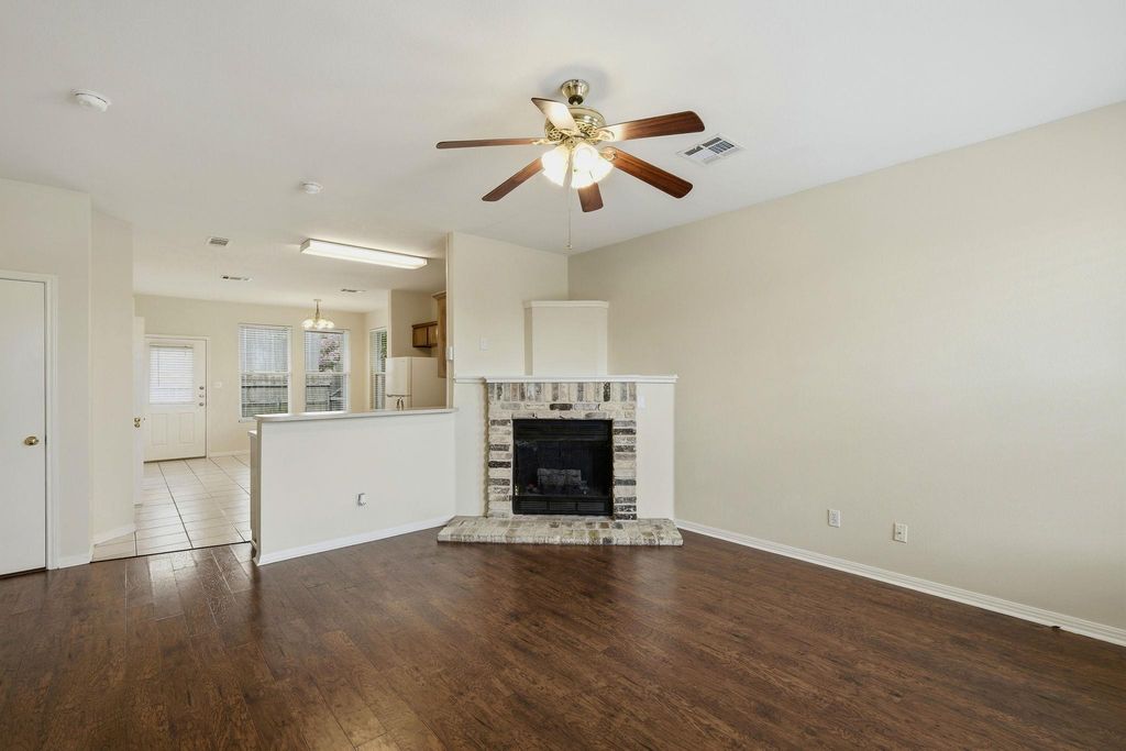 2215 Dry Creek DR 816, Round Rock, TX 78681