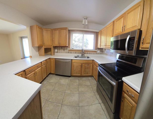 4077 College AVENUE, Franklin, WI 53132