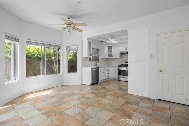 7527 Tampa Avenue 1, Reseda (los Angeles), CA 91335