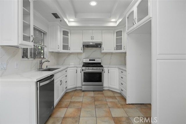 7527 Tampa Avenue 1, Reseda (los Angeles), CA 91335