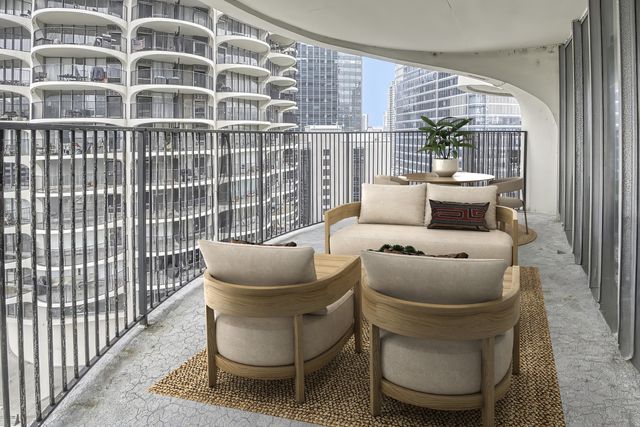 300 N State Street 2535, Chicago, IL 60654