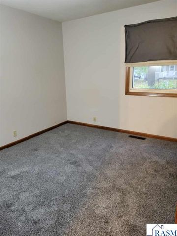 20 Camelot Drive, Mankato, MN 56001