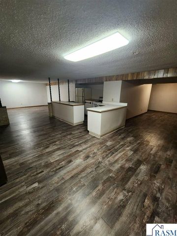 20 Camelot Drive, Mankato, MN 56001