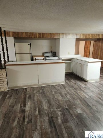 20 Camelot Drive, Mankato, MN 56001