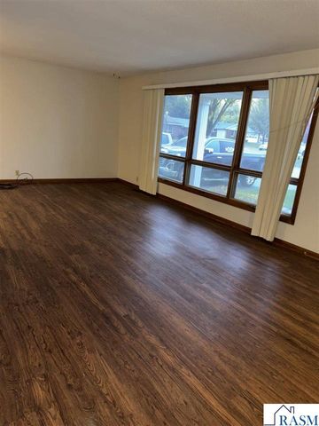 20 Camelot Drive, Mankato, MN 56001