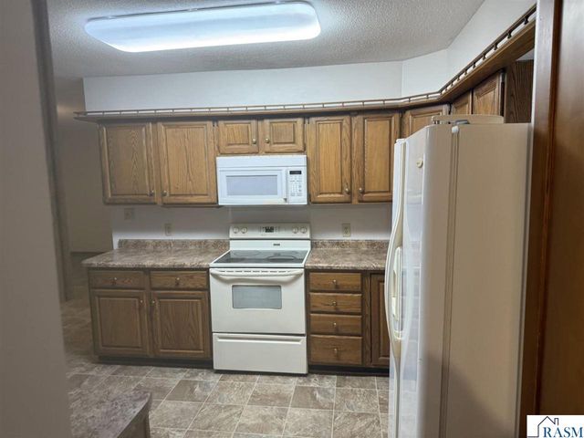 20 Camelot Drive, Mankato, MN 56001