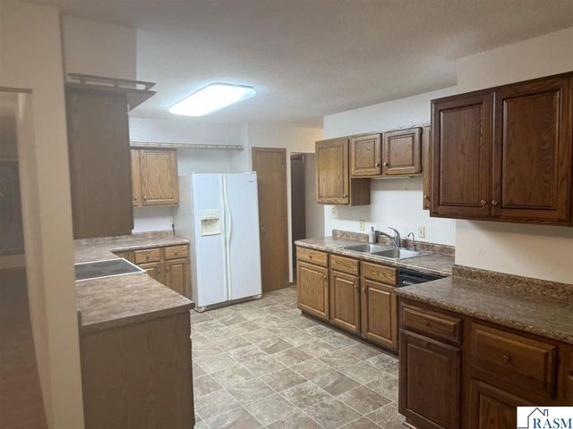 20 Camelot Drive, Mankato, MN 56001