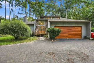 2365 Lochaven Road, West Bloomfield Charter Township, MI 48324