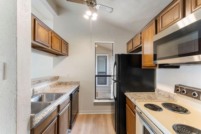 3500 Tangle Brush Drive 139, The Woodlands, TX 77381