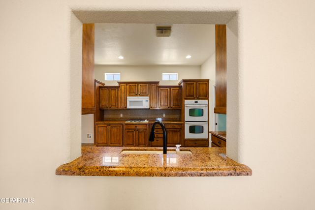 1536 VIA APPIA Street, El Paso, TX 79912