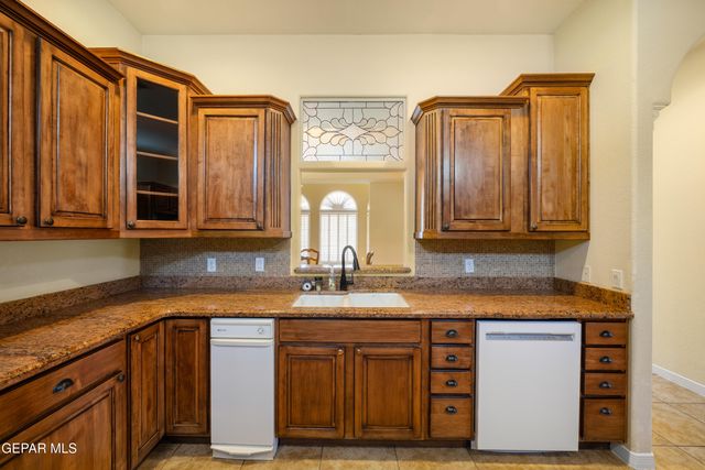 1536 VIA APPIA Street, El Paso, TX 79912