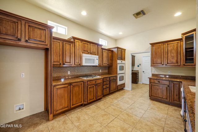 1536 VIA APPIA Street, El Paso, TX 79912