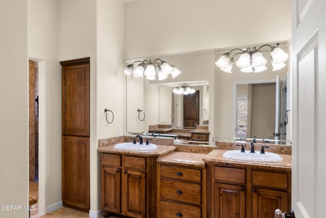 1536 VIA APPIA Street, El Paso, TX 79912