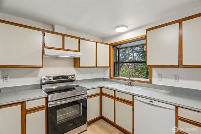 22904 41st Place W, Mountlake Terrace, WA 98043
