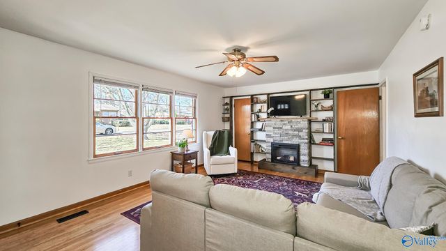 325 Crestview Street, Athens, AL 35611