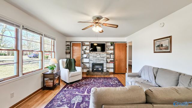 325 Crestview Street, Athens, AL 35611