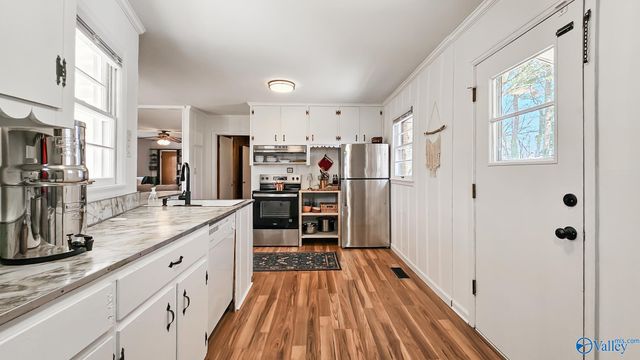 325 Crestview Street, Athens, AL 35611