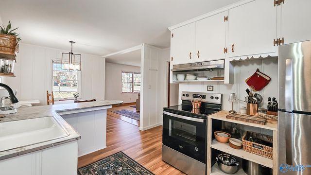 325 Crestview Street, Athens, AL 35611