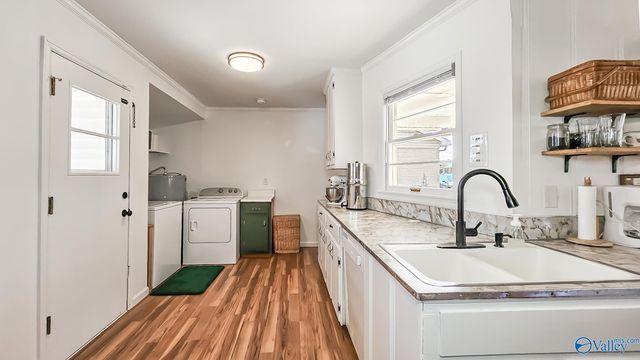 325 Crestview Street, Athens, AL 35611