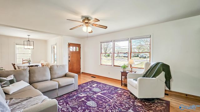 325 Crestview Street, Athens, AL 35611