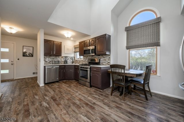 675 Raritan Rd 24, Clark Twp., NJ 07066