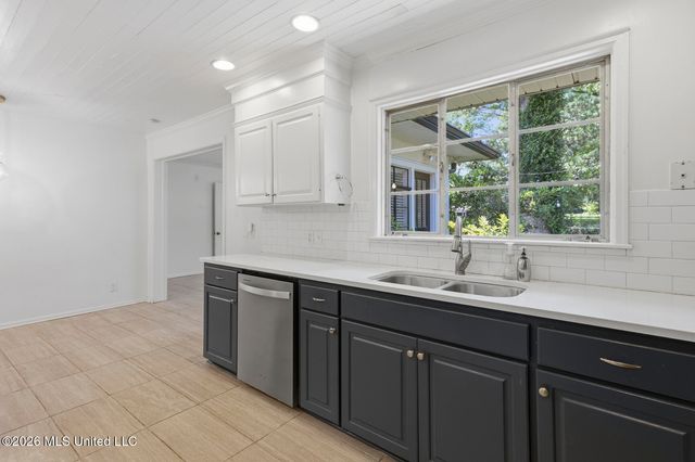 964 Meadow Heights Drive, Jackson, MS 39206