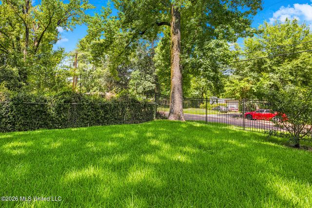 964 Meadow Heights Drive, Jackson, MS 39206