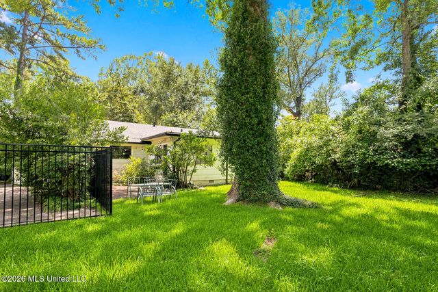 964 Meadow Heights Drive, Jackson, MS 39206