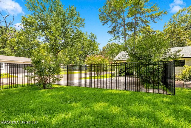 964 Meadow Heights Drive, Jackson, MS 39206