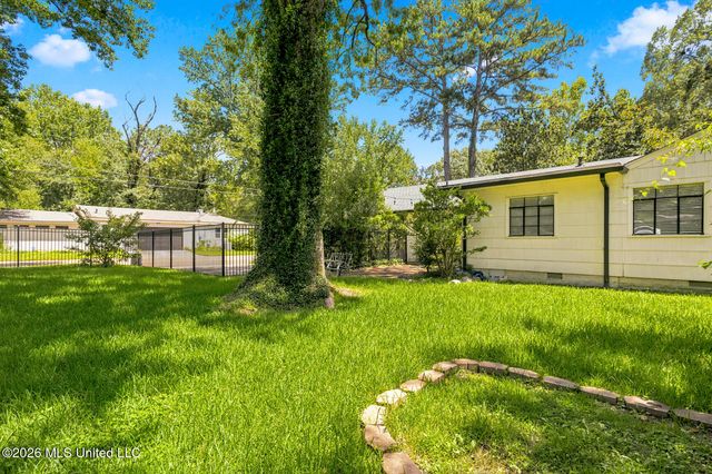 964 Meadow Heights Drive, Jackson, MS 39206