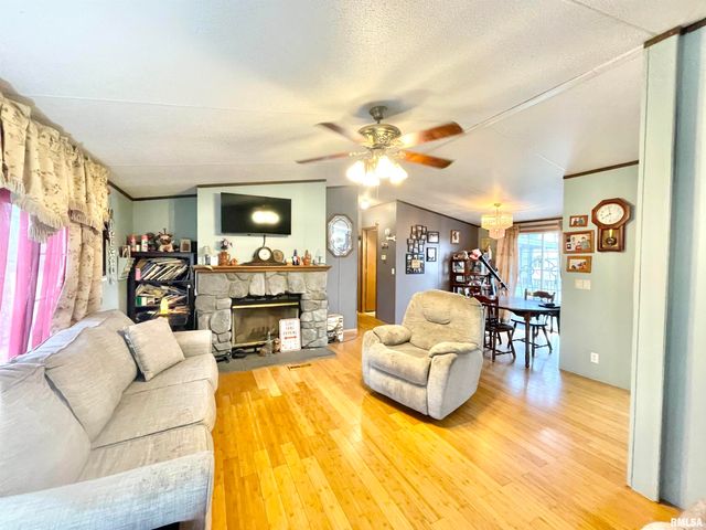 215 Scout Cabin Road, Carterville, IL 62918