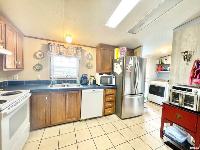 215 Scout Cabin Road, Carterville, IL 62918