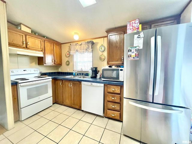 215 Scout Cabin Road, Carterville, IL 62918